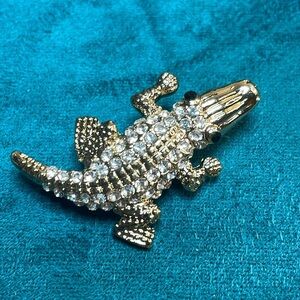 Adorable Clear Rhinestone Alligator Crocodile brooch